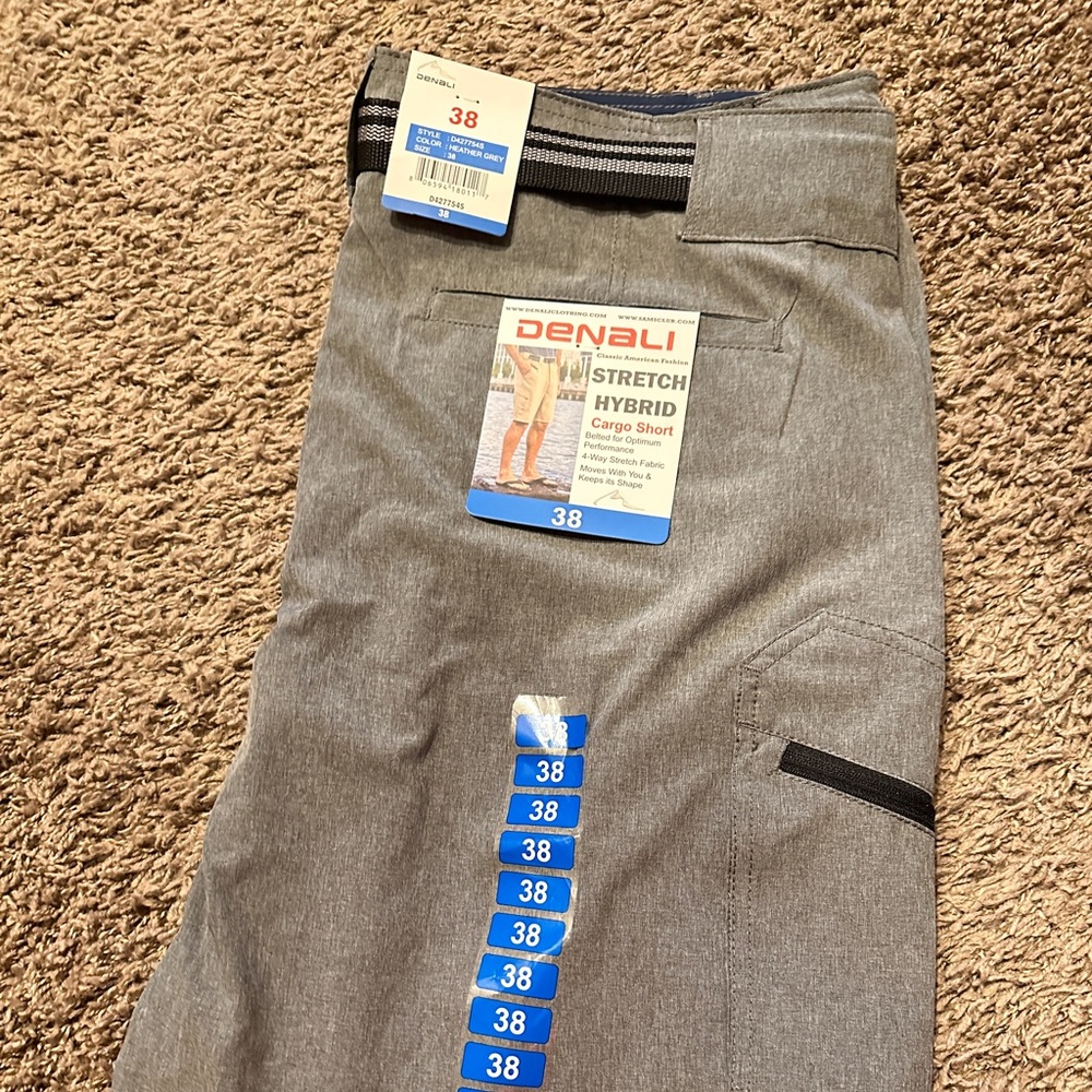 New with tags men’s Denali Brand cargo shorts.